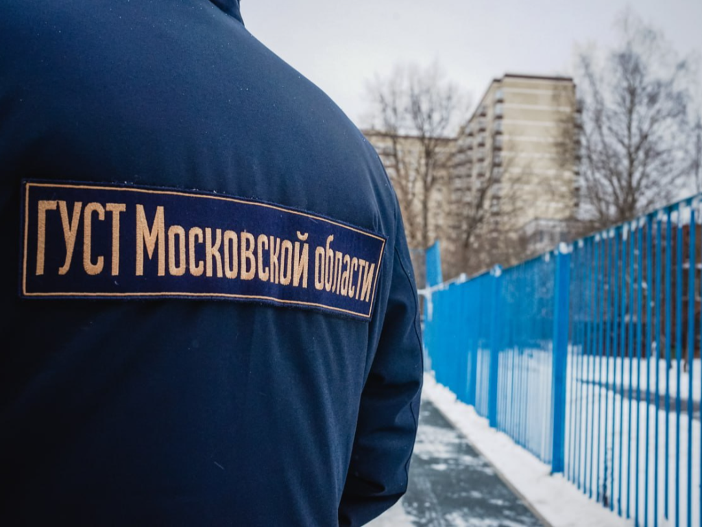 Инспекторы ГУСТ МО помогли навести порядок в одном из дворов Котельников