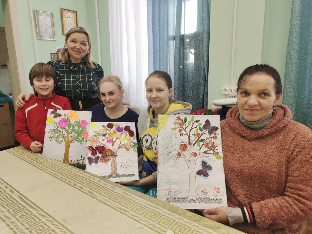 Дерево семьи сделали участники встречи в Семейном центре «Ступинский» |  REGIONS.RU / Ступино