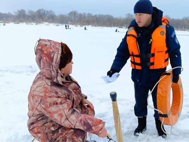 Как не уйти под лед Клязьмы, рассказали ногинчанам спасатели