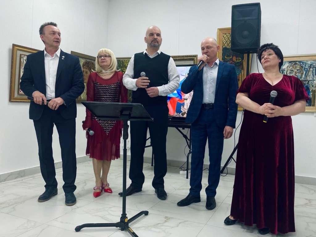 Открытки и песни о Черном море подарили зрителям концерта «Крым – наш!»