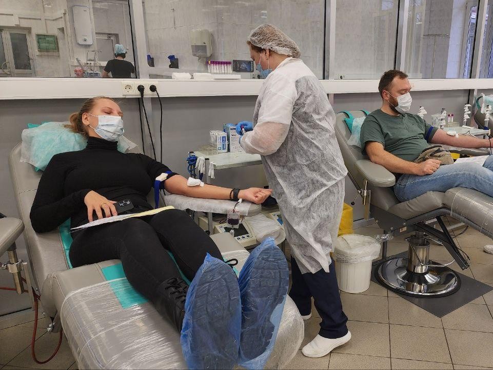 В Московский областной центр крови идут люди, чтобы сдать кровь
