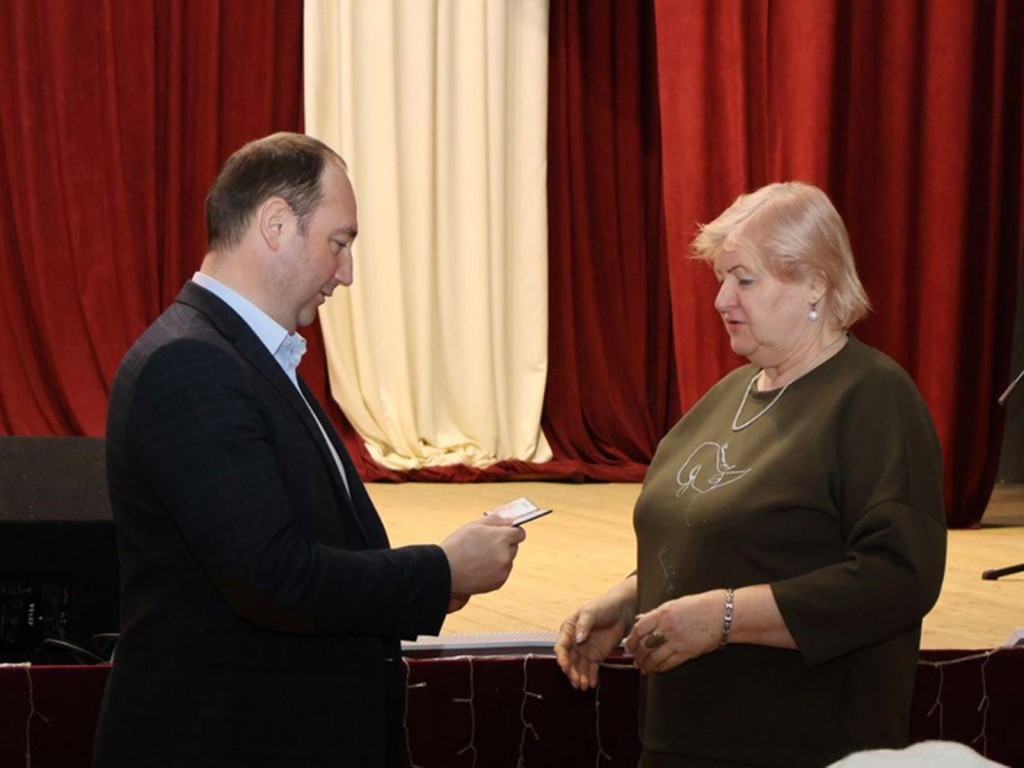 Старосты одиннадцати населенных пунктов округа официально вступили в должность