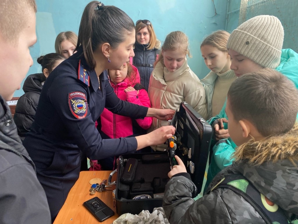 В Егорьевске для школьников организовали экскурсию в отдел полиции |  REGIONS.RU / Егорьевск