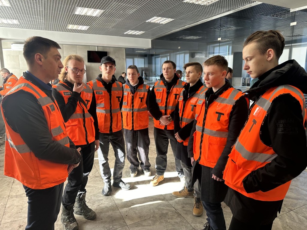 Будущие железнодорожники оккупировали тепловоз в Орехово-Зуеве