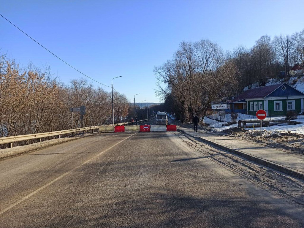 В Озерах развели наплавной мост на время ледохода и паводка