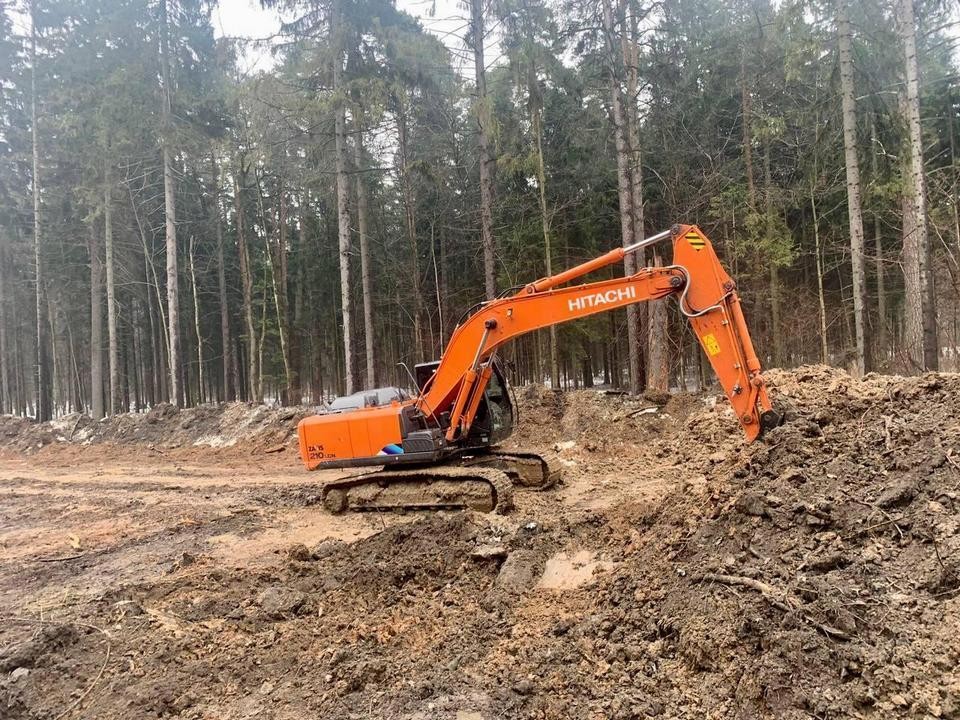 Рабочие готовятся к обустройству дорожной одежды на Пироговском шоссе