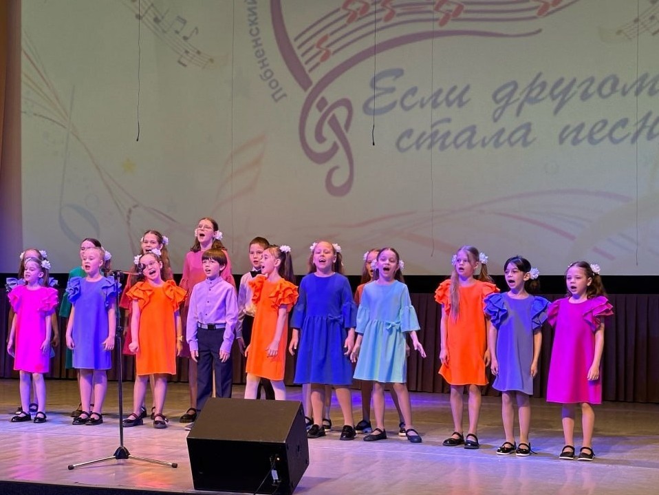 Хоровые коллективы выступили на городском фестивале в ДК «Чайка»