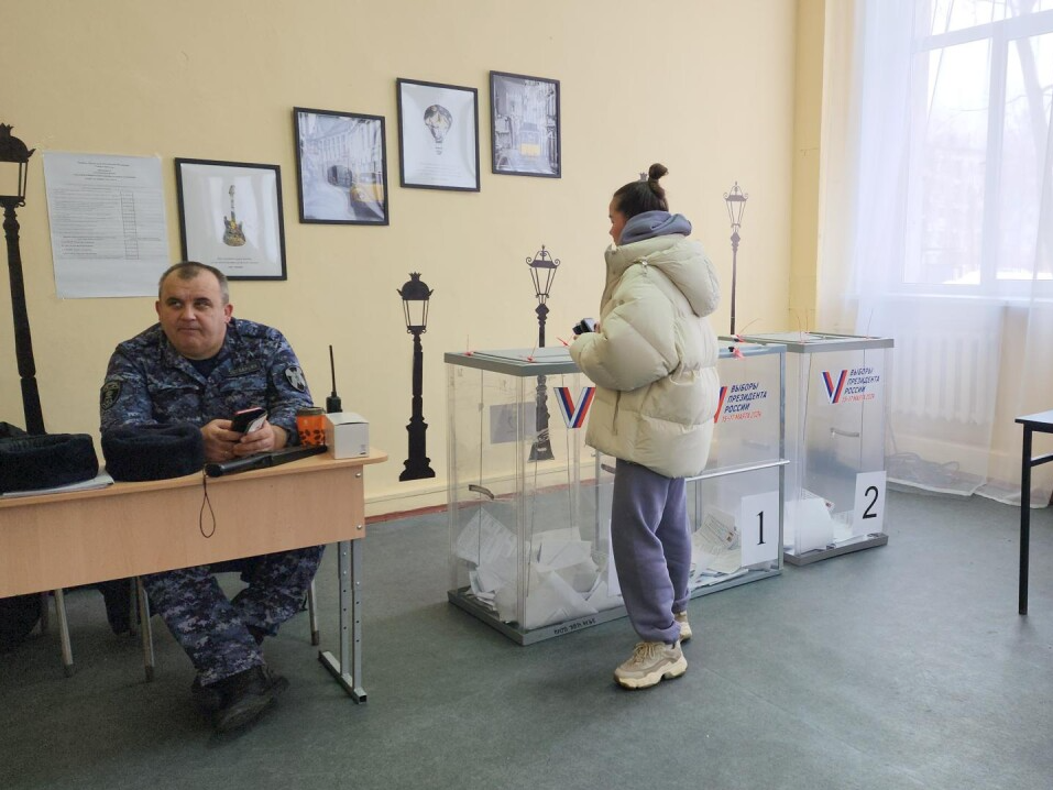 Глава дзержинских единороссов проверила работу избирательного участка №224