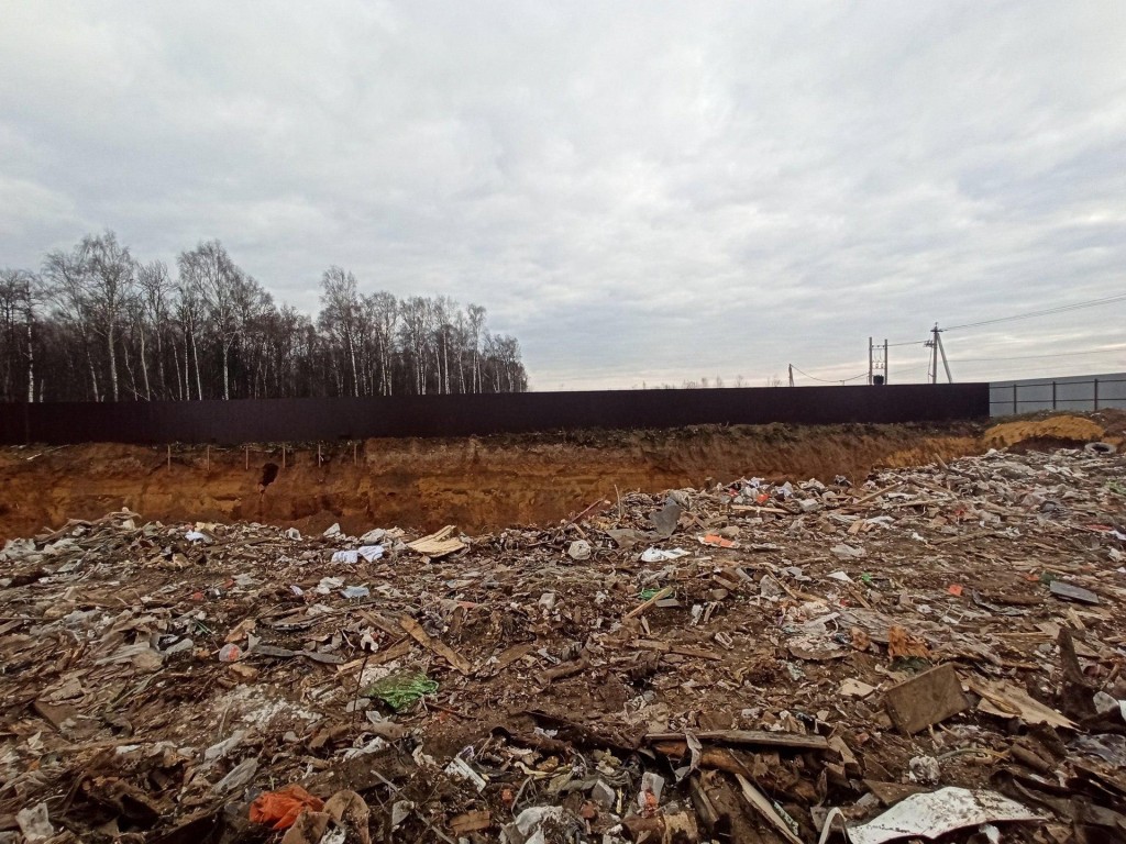 Застройщик, который должен был расселить Жилгородок, складировал мусор на  своей земле | REGIONS.RU / Балашиха