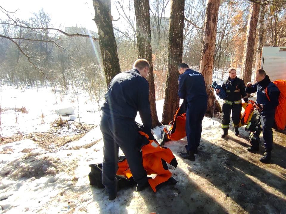 Видео: на реке Пехорке учились спасать людей, провалившихся под лед