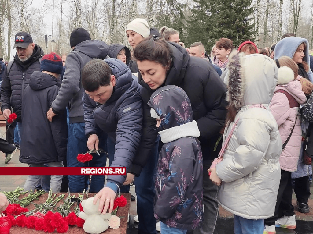 В день общенационального траура дзержинцы почтили память жертв теракта в Красногорске