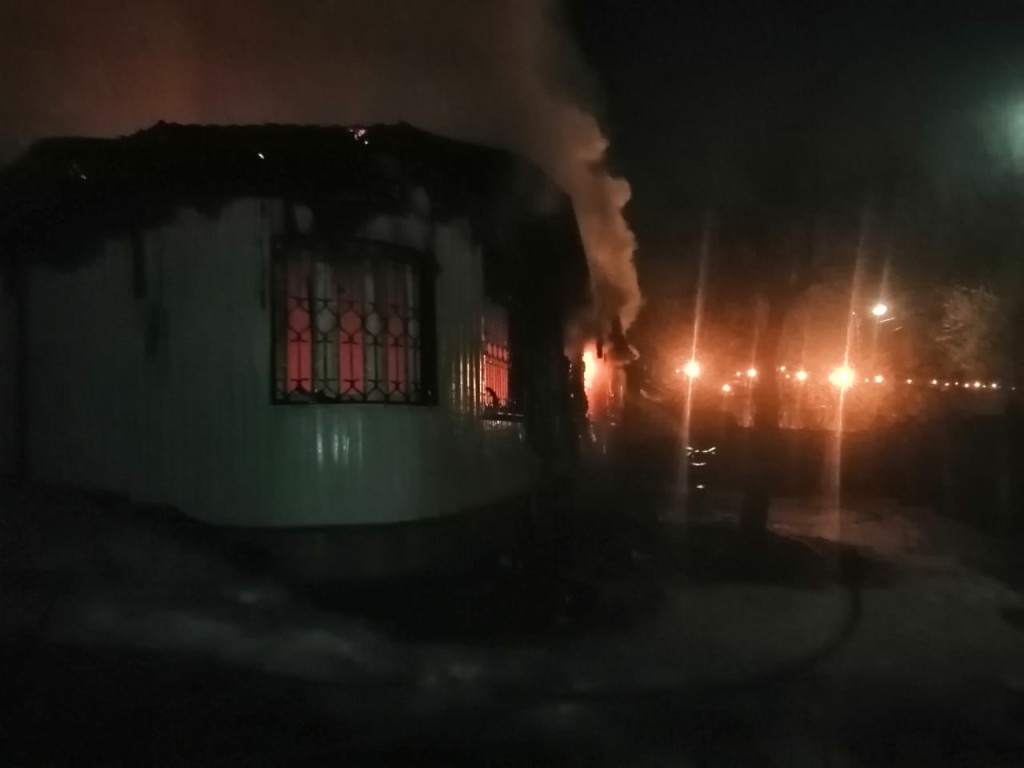 Чердак частного дома обгорел в деревне Карьково
