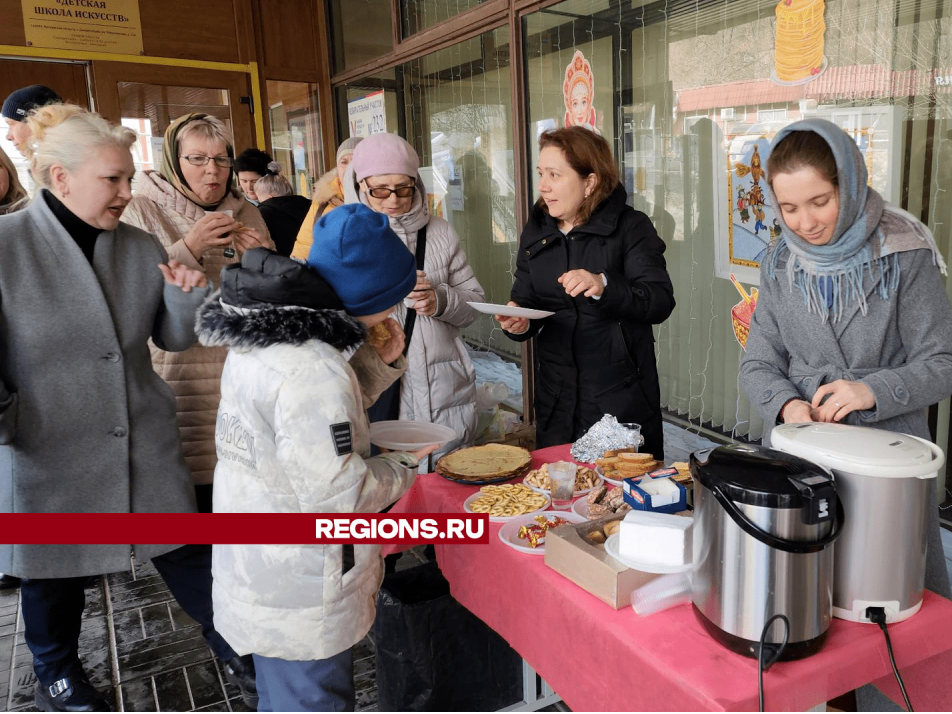 Песнями, танцами и блинами отметили Масленицу на Томилинской