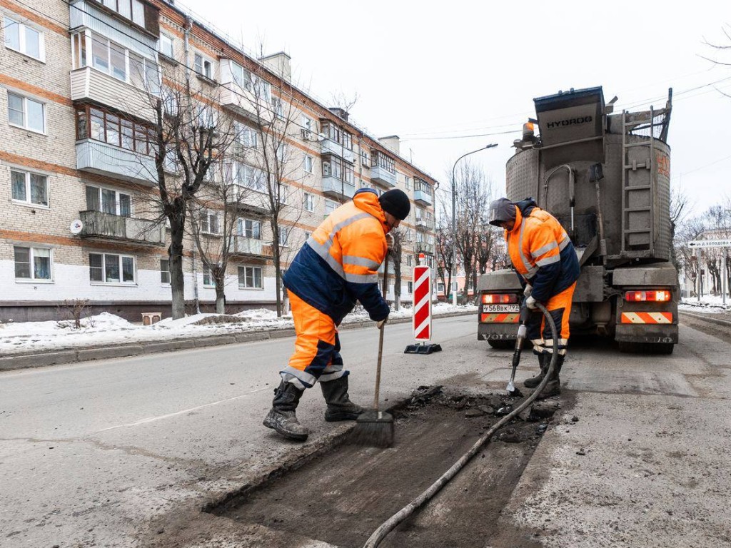 В нашем округе дорожные рабочие ликвидировали порядка 80 ям | REGIONS.RU /  Егорьевск