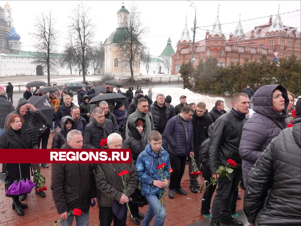 Жители Сергиева Посада возложили цветы к мемориалу в память о погибших в  результате теракта | REGIONS.RU / Сергиев Посад