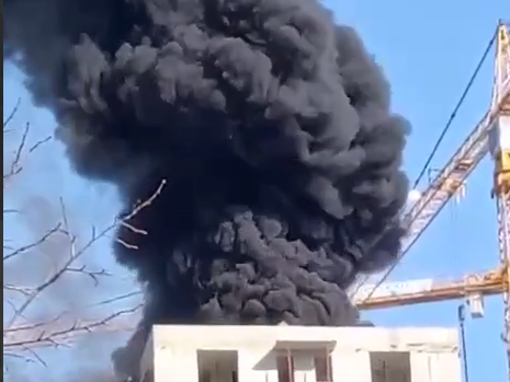 Пожар на крыше многоэтажки в деревне Сапроново Ленинского округа потушили