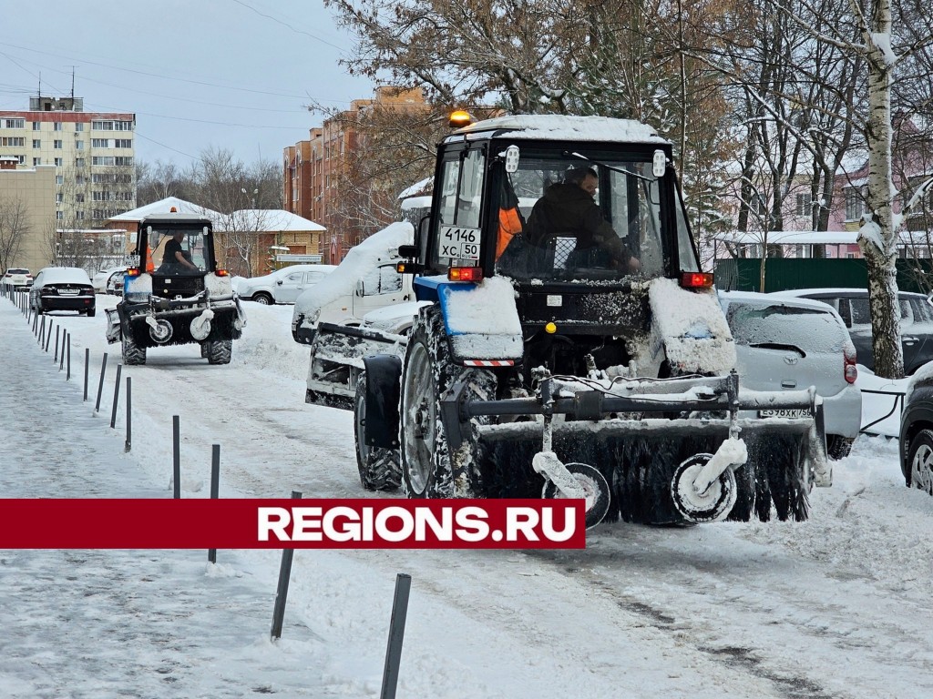 Более тридцати единиц техники в Луховицах продолжают вывозить снег