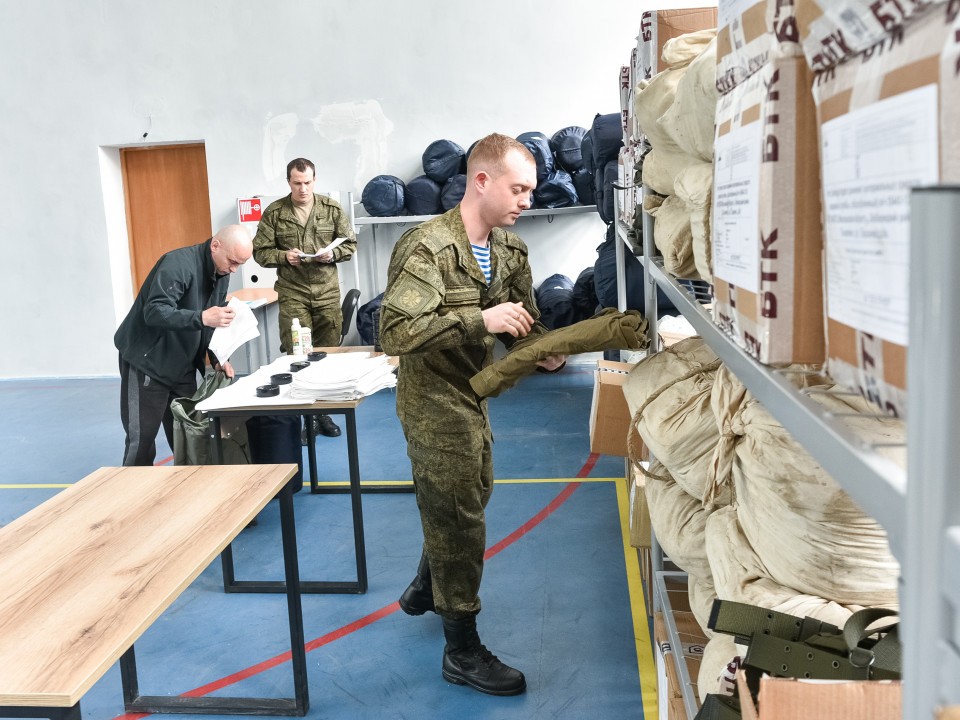 Пойти добровольцем по контракту. Служба по контракту в армии. Набор на воинскую службу. Пойти добровольцем по контракту. Служба по контракту плакат.