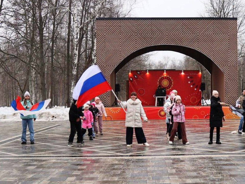 Танцевальным флешмобом отметили в Ступине годовщину воссоединения России с Крымом