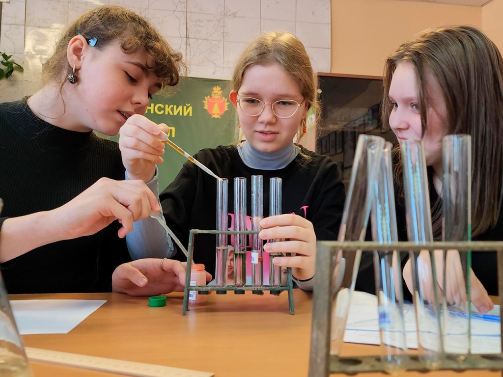 Школьники из Ступина проверили качество воды местных рек