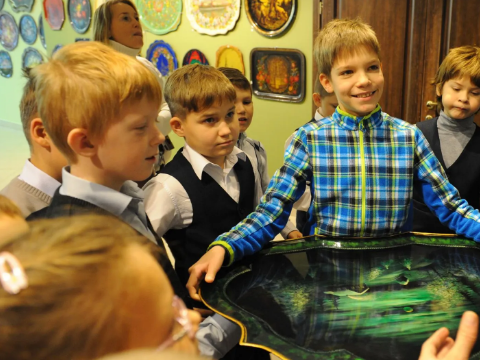 В подмосковных музеях НХП побывали свыше 110 тысяч школьников