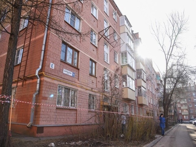 В домах на улицах Крестьянской и Новомытищинский провели ремонт входных дверей в подвалы