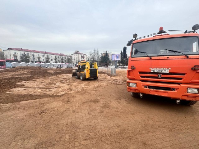 В центре Солнечногорска расчищают «зыбучие пески», из которых спасатели вытащили ребенка