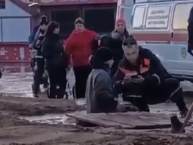 Следователи определят виновных, из-за которых куча грязи засосала ребенка в центре Солнечногорска