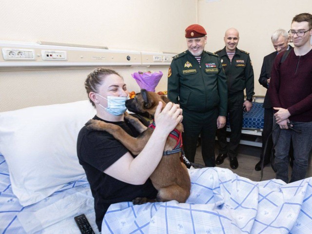 Раненой участнице СВО подарили щенка  редкой породы