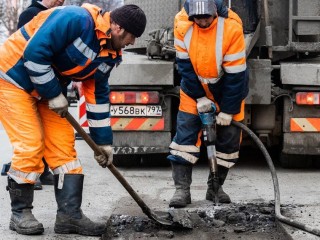 380 ям отремонтировали на дорогах округа в этом году