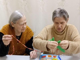 Луховицкие ветераны в кружке «Фантазия» занимаются оригами, рукоделием и аппликацией