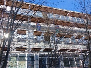Строители приступили к фасадным и кровельным работам в Луховицкой школе № 2