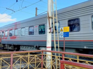 Пассажирам электричек в Софрине напомнили о бдительности вблизи железной дороги