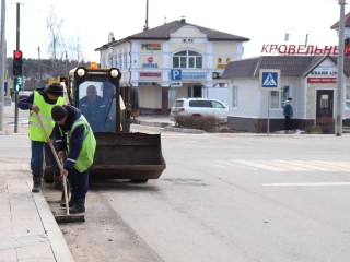 В Шаховской стартовала весенняя уборка дорог и общественных территорий
