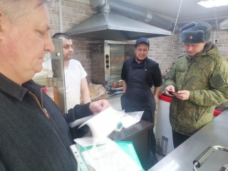 Двух уклонистов от армии нашли на рынке в Краснознаменске
