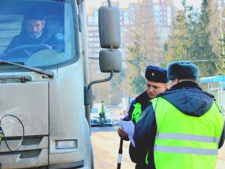 Краснознаменские автобусы и фуры проверили автоинспекторы и Роспотребнадзор