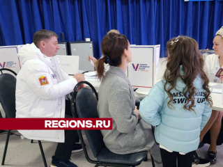 Председатель ТИК Сергей Матреничев проголосовал на выборах президента в поселке Свердловский