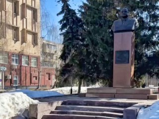 Бульвар у памятника академику Макееву продолжает набирать голоса коломенцев