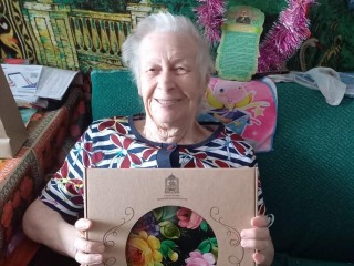 Сотрудники социального центра поздравили жительницу Подольска с 85-летием