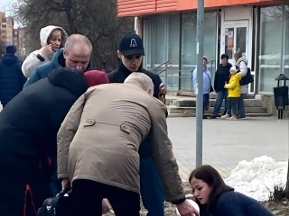 Серпуховичи помогли пострадавшей в ДТП пожилой паре (видео)