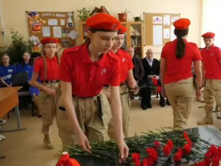 В честь бойца СВО Сергея Сотченко в талдомской школе № 3 открыли «Парту героя»