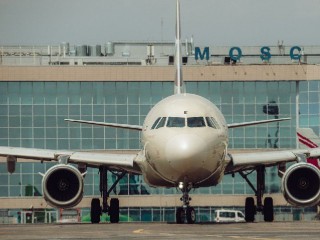 На перроне аэропорта Домодедово поврежден самый большой самолет в мире
