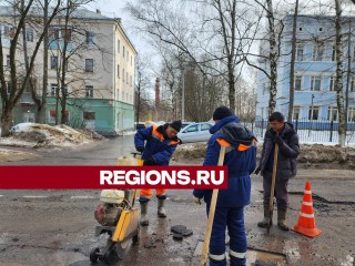 Дорожные рабочие в Красноармейске приступили к ямочному ремонту