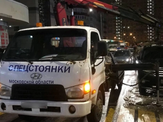 В Путилково машины, преграждающие дорогу, отправили на штрафстоянку