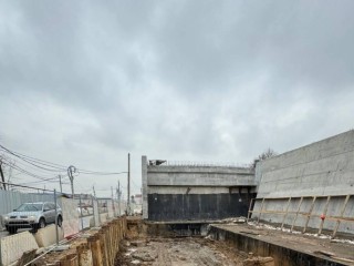 На путепроводе в Апрелевке началось строительство второй подпорной стены
