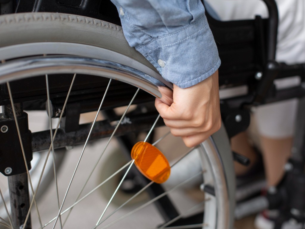 Почти 50 инвалидов из Домодедова в этом году получили выплату на техсредства реабилитации