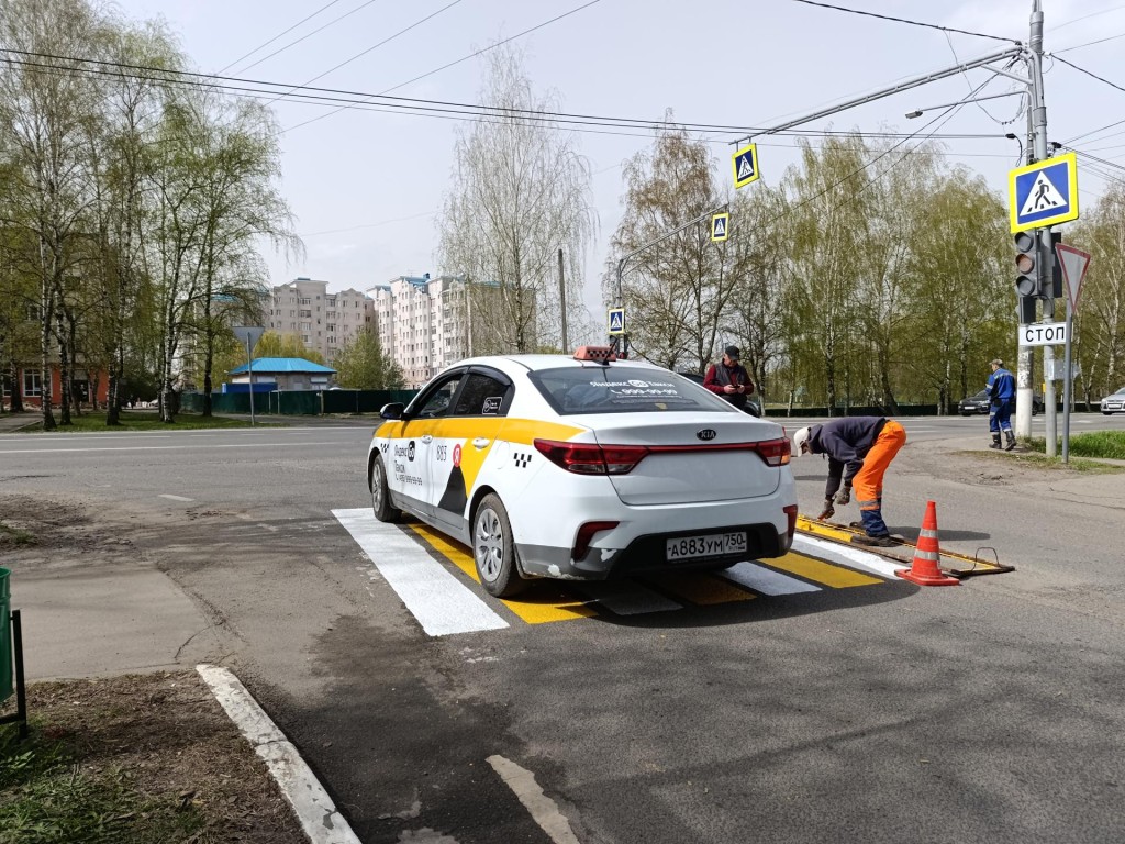 Дорожные службы начали обновлять разметку в Бронницах