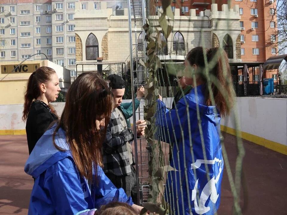 Плести максировочные сети научат дзержинские молодогвардейцы