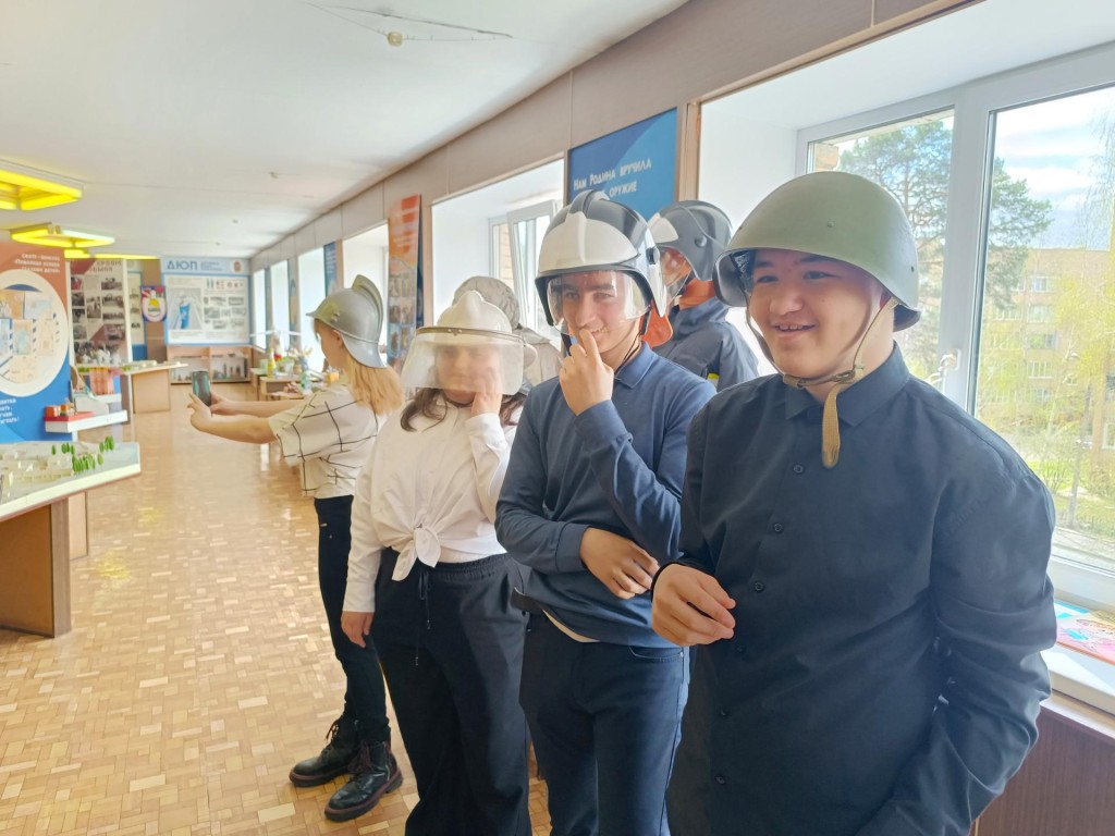 Школьники Орехово-Зуева познакомились с профессией и бытом пожарных