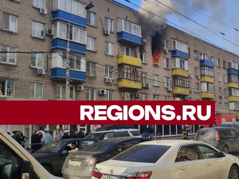 В Старых Химках возле остановки «Магазин Мелодия» в жилом доме вспыхнул пожар